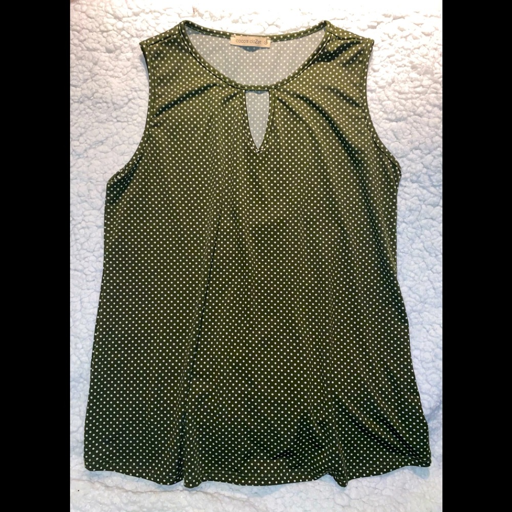 Coco’s clozet Forrest green white polka dot top